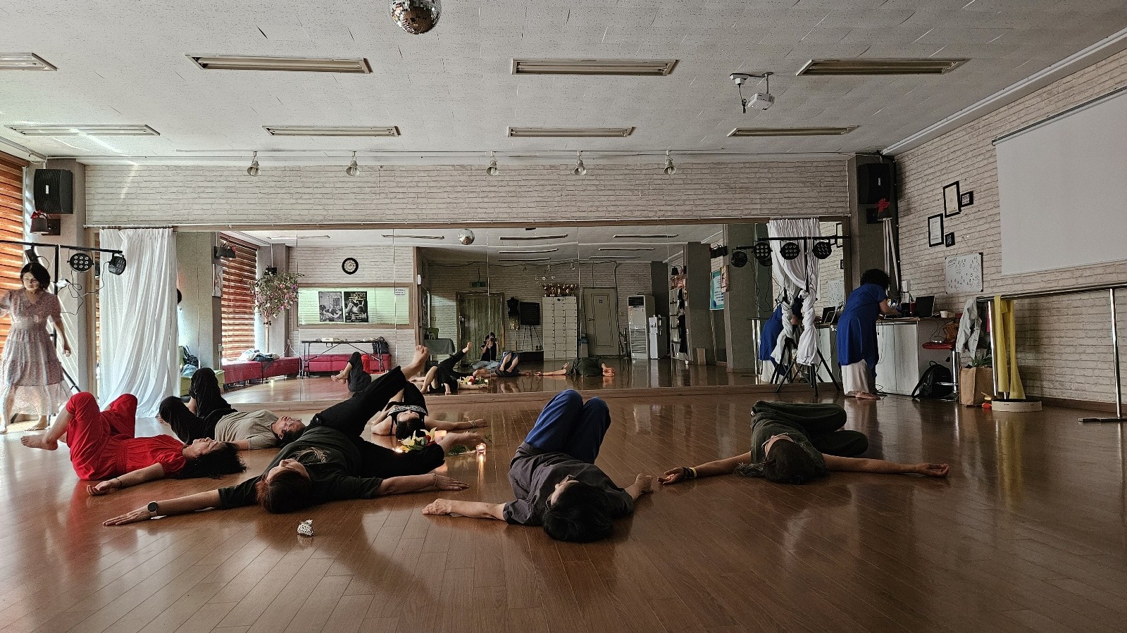 Read more about the article 완경테라피_춤 1 (2024. 6. 11.)